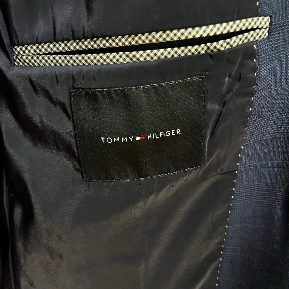 Tommy Hilfiger Men’s Suit 2Pc Set- Jacket 40R, Pants 33x30 - Picture 3 of 4